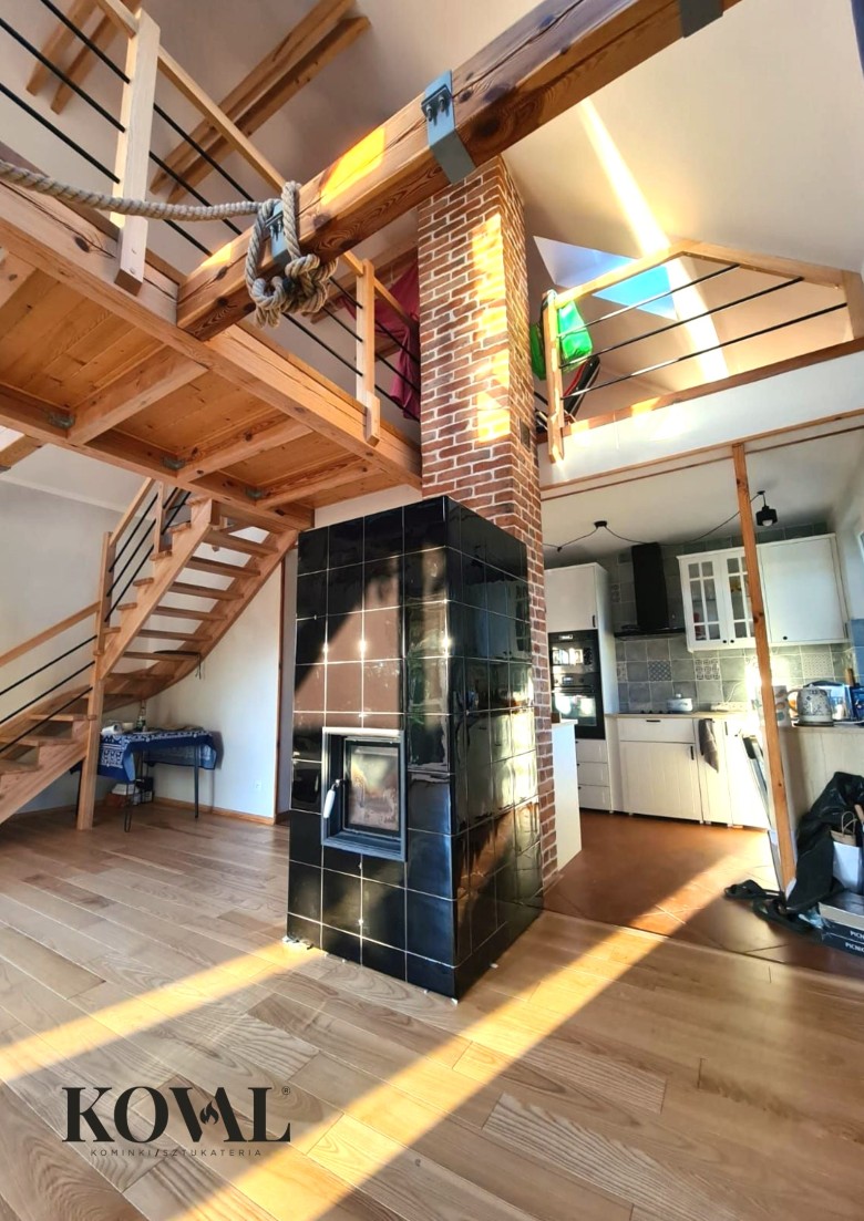 kominek_z_kafli_czarnych___zielonych_1_toru___pozna____warszawa_gda__sk