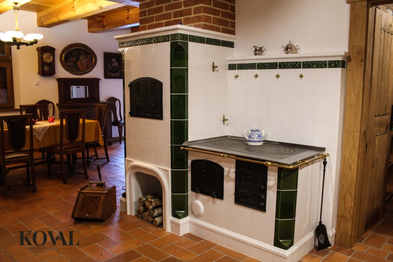 piec-kaflowy-zielono-bialy-kuchnia-rustykalna-torun