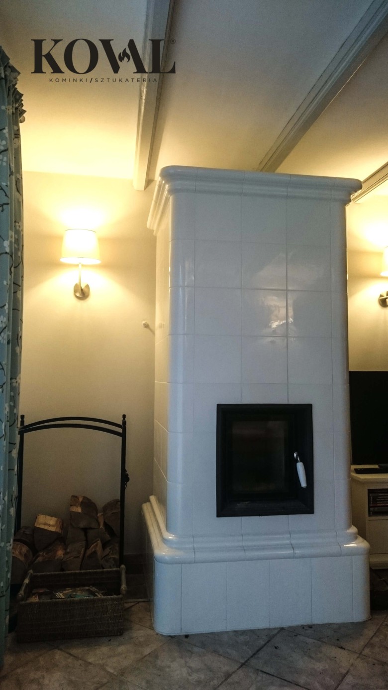 kominek-kaflowy-bialy-piec-zeliwny-drzwiczki-bydgoszcz
