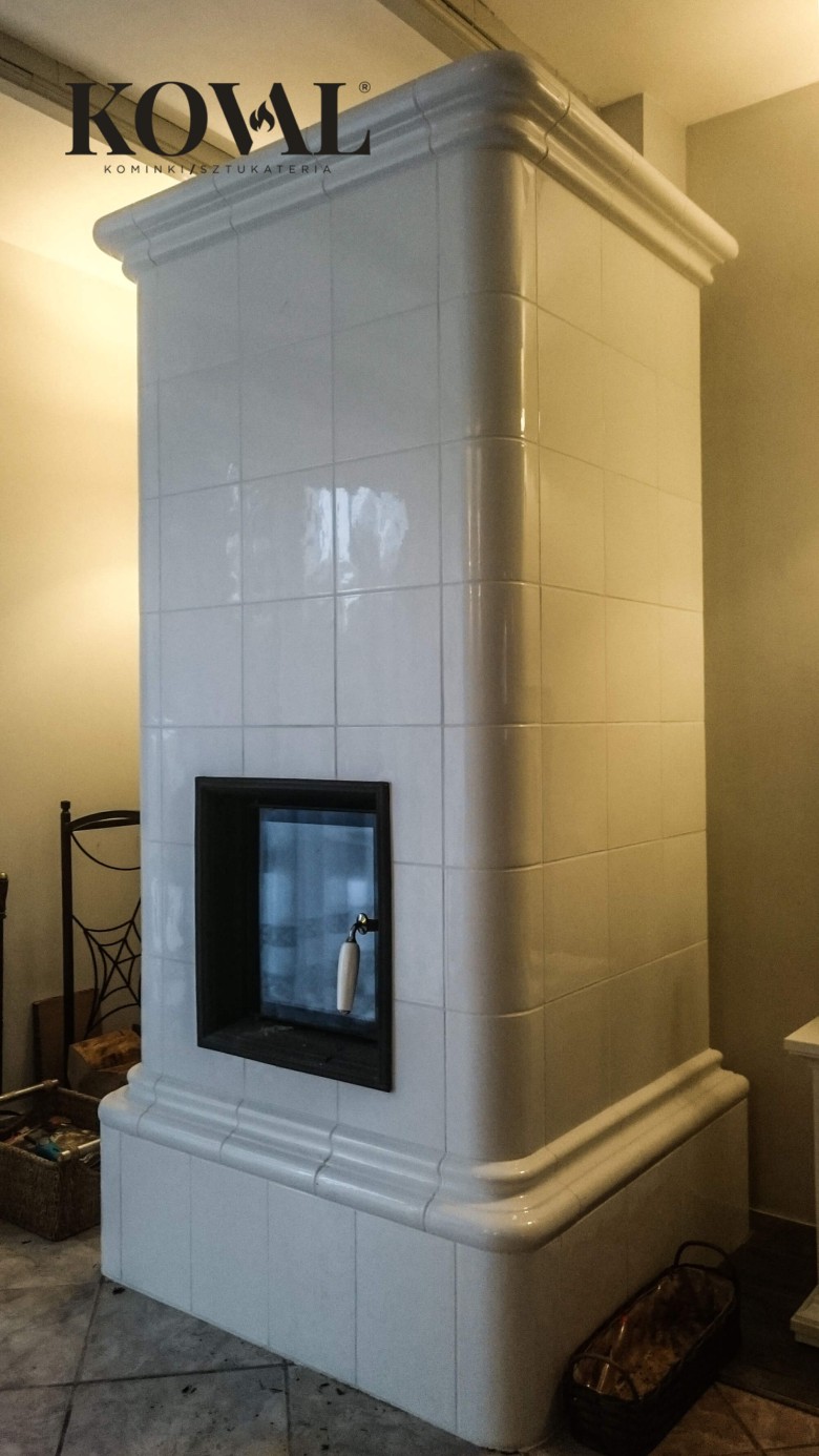 bialy-kominek-kaflowy-nowoczesny-salon-torun.