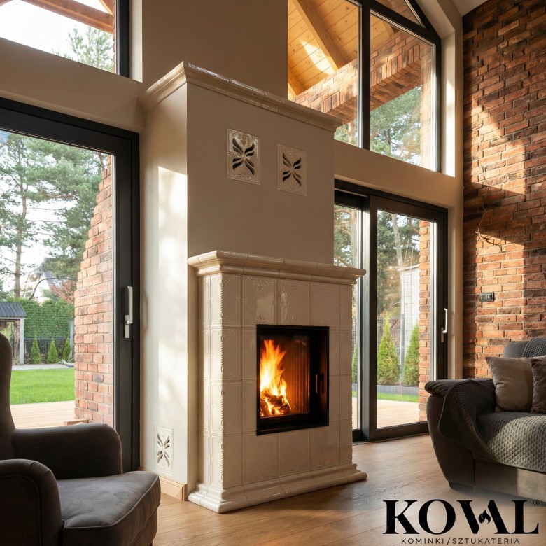 kominek-kaflowy-nowoczesny-kremowy-z-duza-szyba-salon-z-duzymi-oknami
