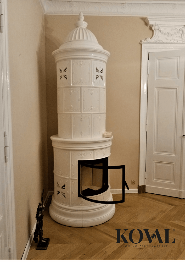 piec-kaflowy-okragly-bialy-klasyczny-styl-wnetrze