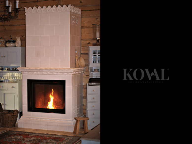realizacja-bialy-piec-kaflowy-klasyczny-z-ogniem-wnetrze-domu